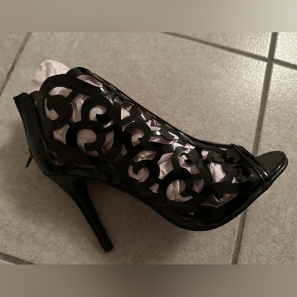 N.Y.L.A booties (new) - Picture 6 of 13